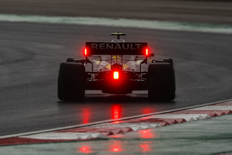 Esteban Ocon führte die Zeitenliste mit 2:06,115 min an, als die Session unterbrochen wurde