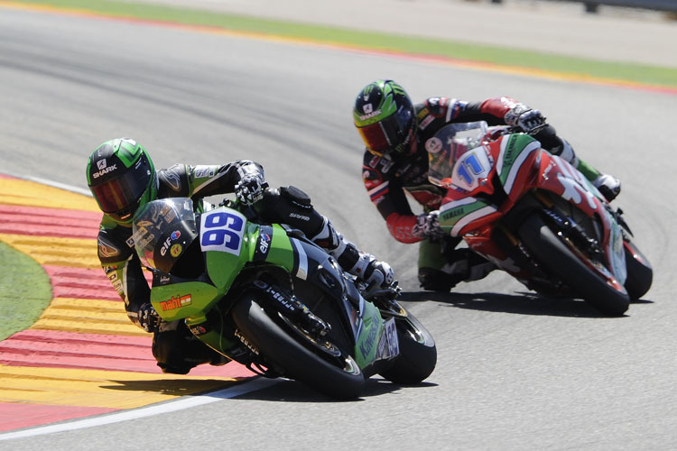 Fabien Foret (99) vor Sam Lowes (11)