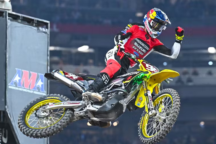 Ken Roczen trat in der Saison 2025 mit dem 'Redplate' des Tabellenführers an, hier in Glendale