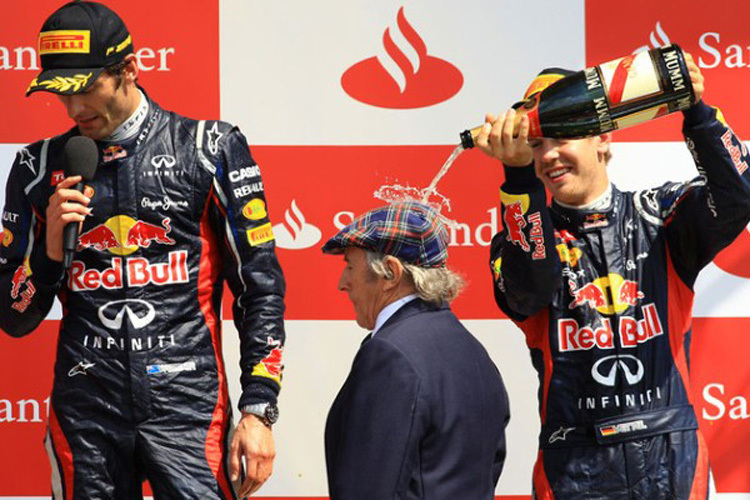 Podestbesucher Sir Jackie Stewart mit Webber und Vettel
