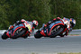 Stefan Bradl vor seinem Teamkollegen Alvaró Bautista