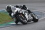 Den Anfang machte Sam Lowes auf Regenreifen