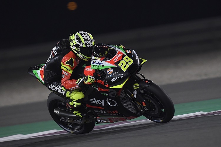 Andrea Iannone unter Flutlicht