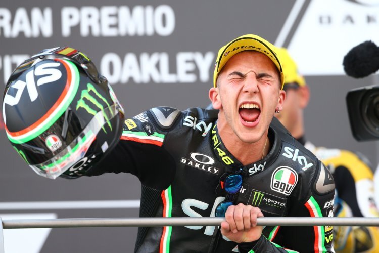 Grenzenloser Jubel: Andrea Migno gewinnt sein erstes Moto3-Rennen