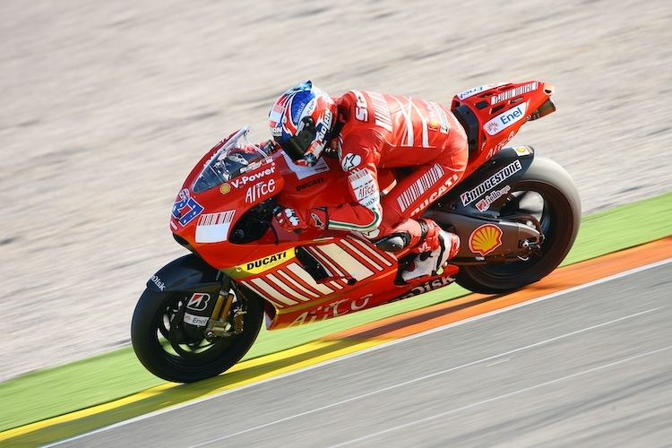 Casey Stoner 2008 auf der 800er Ducati Desmosedici. In Rückspiegel der MotoGP-Geschichte war die Hubraumreduzierung ein sinnloses Projekt