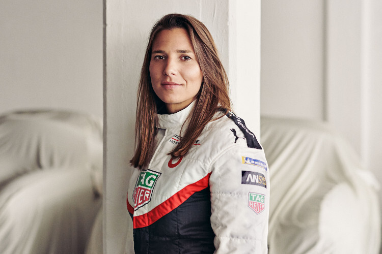 Simona de Silvestro ist 31 Jahre alt und kommt aus der Schweiz