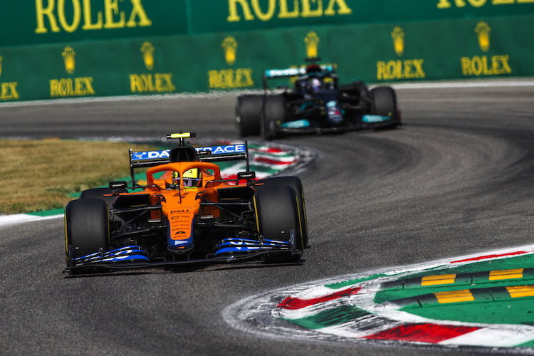 Lando Norris vor Lewis Hamilton in Monza