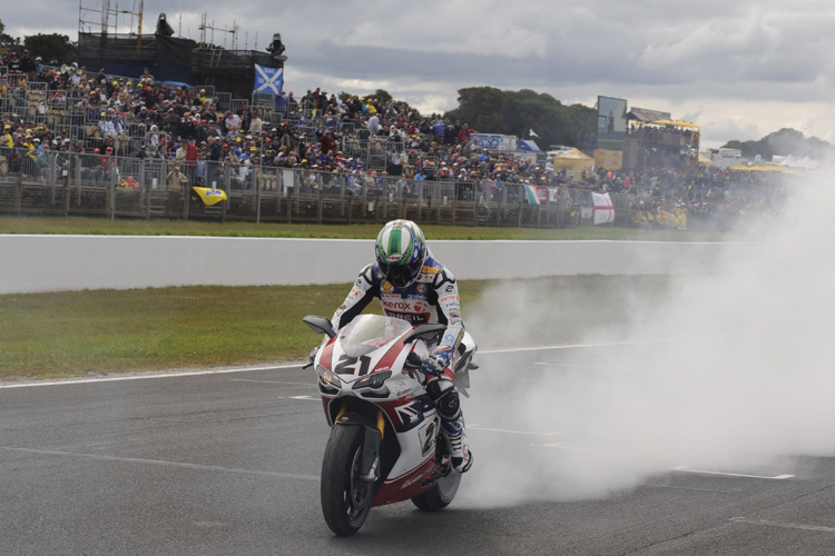 2009 hatte sich Troy Bayliss vom Publikum auf Phillip Island verabschiedet