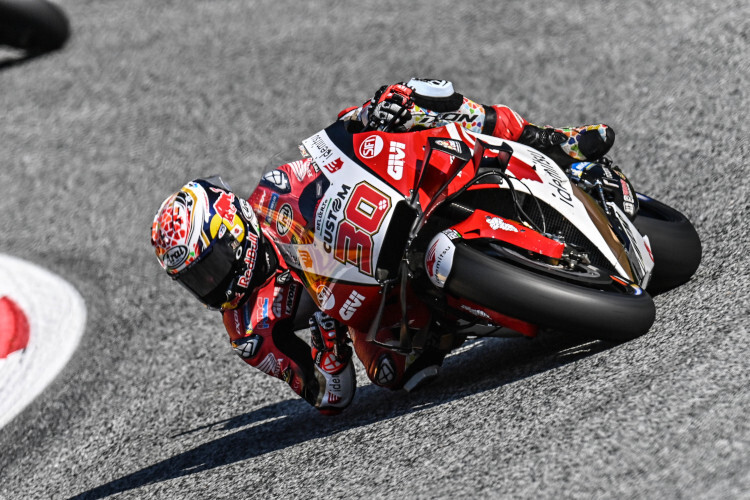 Taka Nakagami 