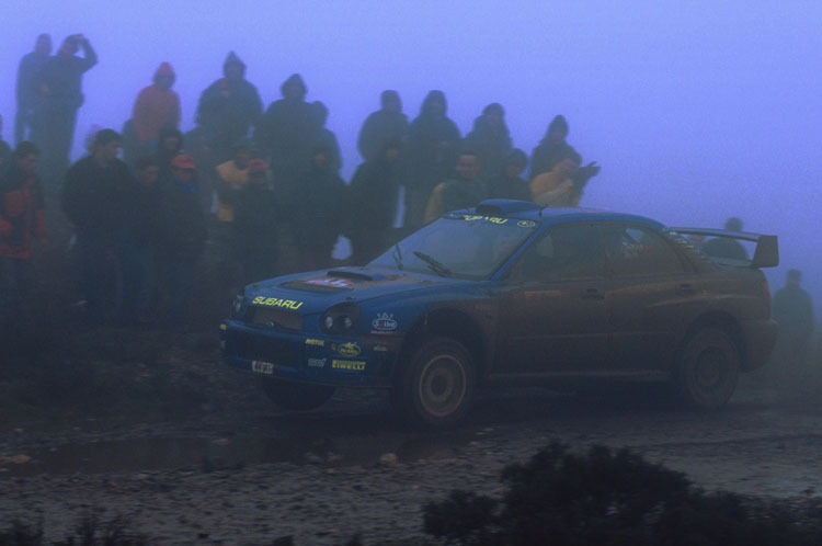 Schlammschlacht im Nebel – die Erinnerungen an die Rallye Portugal 2001 (im Foto Richard Burns/Robert Reid im Subaru) sind verblasst