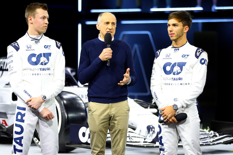 Franz Tost bei der Präsentation des AlphaTauri-Rennwagens im vergangenen Februar, links Daniil Kvyat, rechts Pierre Gasly