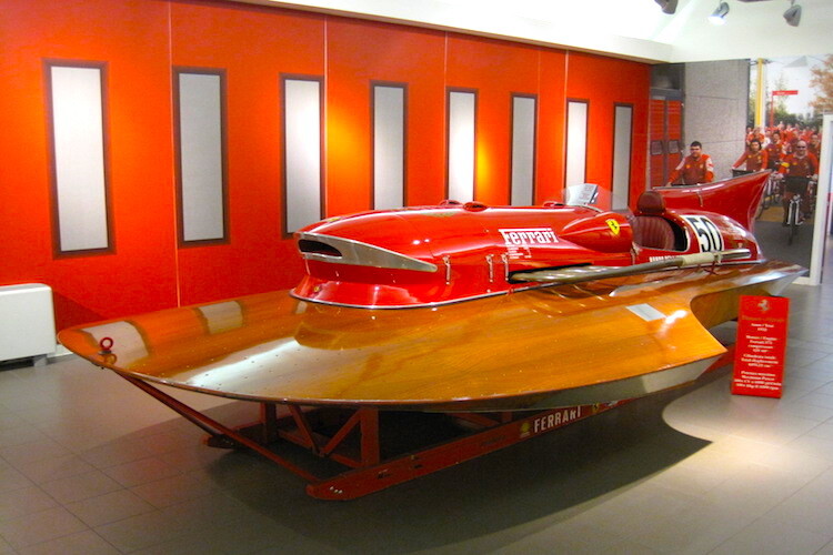 Das Speedboat Timossi-Ferrari Arno XI Hydroplane