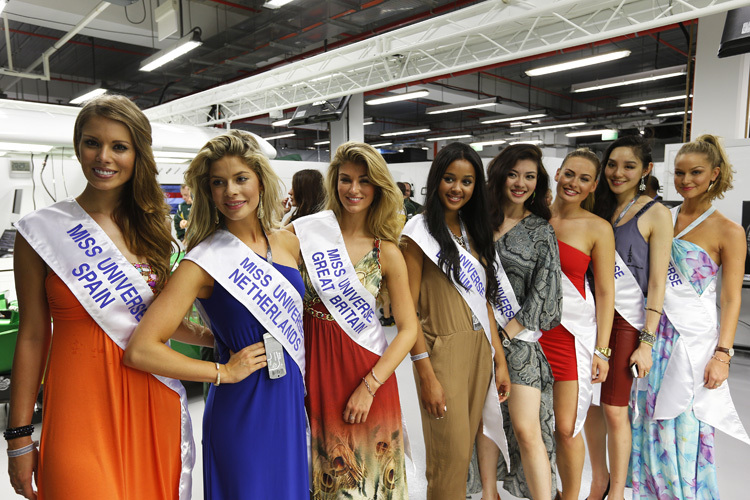 Einige Miss-Universum-Kandidatinnen in Singapur