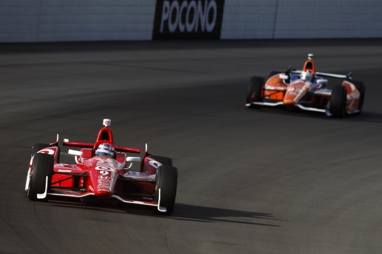 Scott Dixon hielt Charlie Kimball in Schach