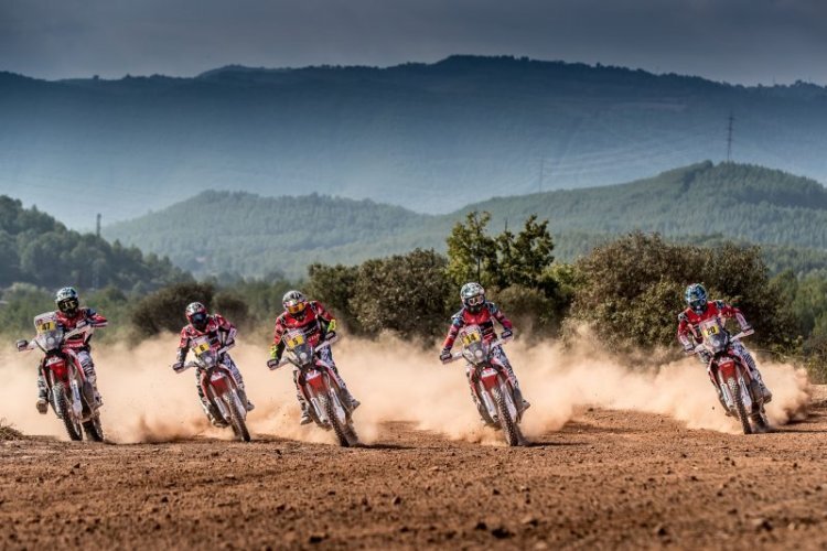 Fünf HRC-Piloten wollen die Siegesserie von KTM bei der Rallye Dakar beenden