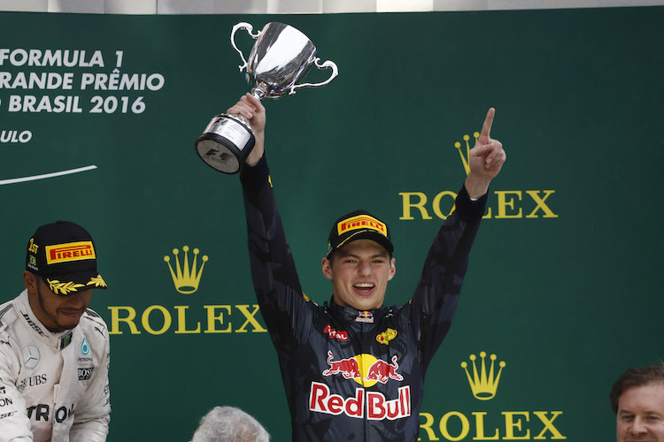 Max Verstappen auf dem Siegerpodest von Brasilien