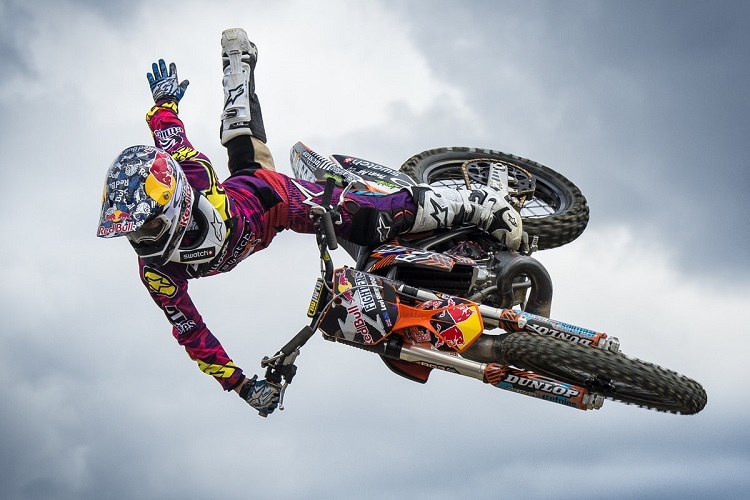 Ein Red Bull FMX-Fighter