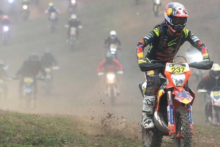 Kriegt nicht genug: Acosta auf der Zweitakt-Enduro