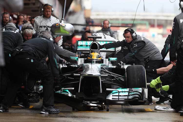 Boxenstoppübung bei Mercedes