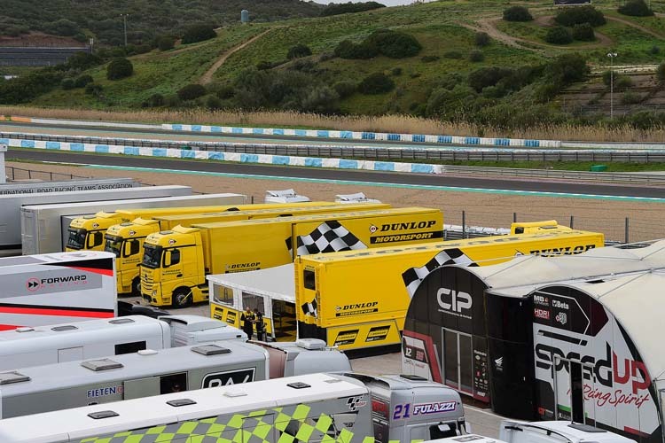 Die Dunlop-Trucks in Jerez
