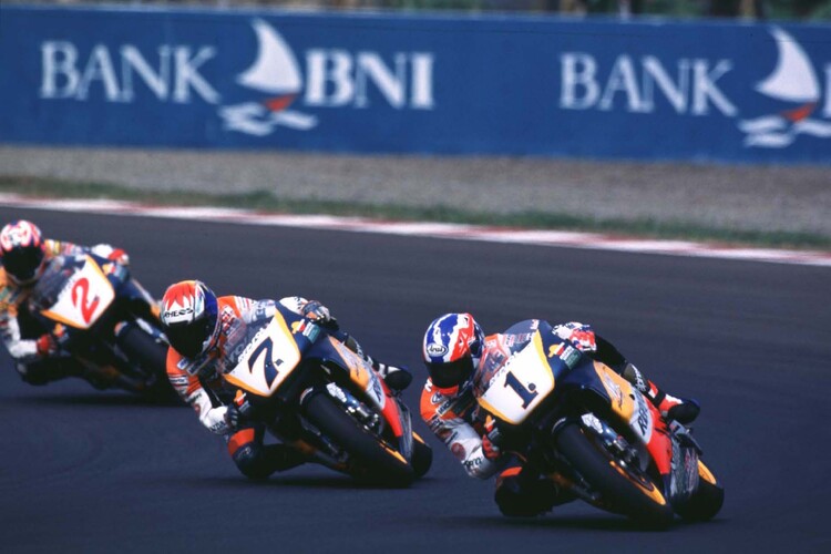 Sentul-GP 1997 (500 ccm): Weltmeister Mick Doohan (1) vor Tadayuki Okada (7) und Alex Crivillé (2)