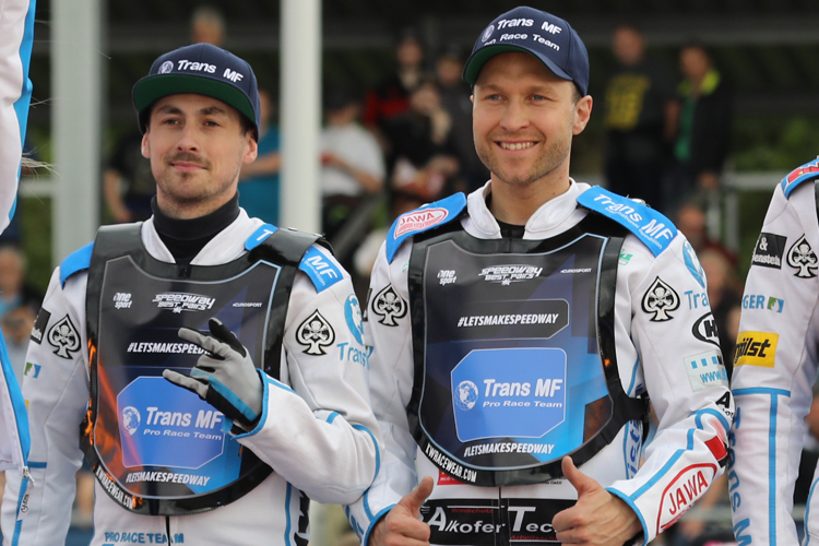 Leon Madsen (l.) und Martin Smolinski (r.) bilden zusammen mit Andzejs Lebedevs ein Team