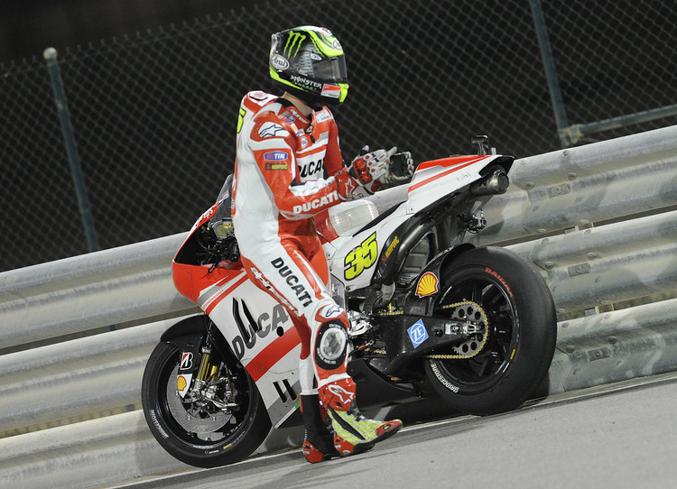 Cal Crutchlow musste die Ducati Desmosedici GP14 am Streckenrand abstellen