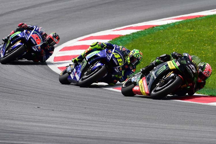 Johann Zarco vor Valentino Rossi