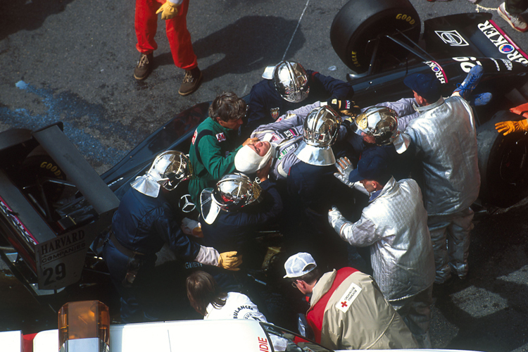 Karl Wendlinger nach dem Unfall 1994