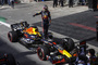 Max Verstappen mit der 1 des Weltmeisters