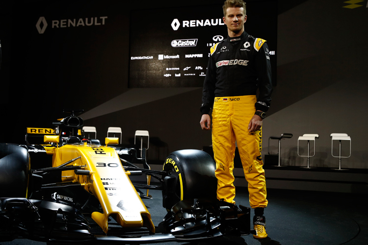 Nico Hülkenberg neben seinem neuen Dienstwagen