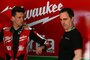 Lorenzo Savadori und Aprilia-Rennchef Romano Albesiano: Was ist das Problem an der RSV4