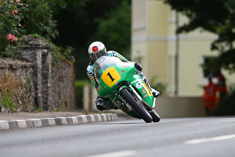 John McGuinness auf der Winfield Paton bei der Classic TT