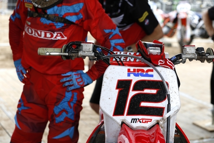 Die Startnummer 12 gehört zum Honda-Werksbike von Max Nagl