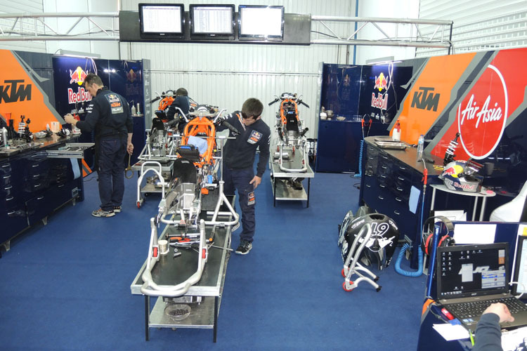 Die Red-Bull-KTM-Box in Valencia