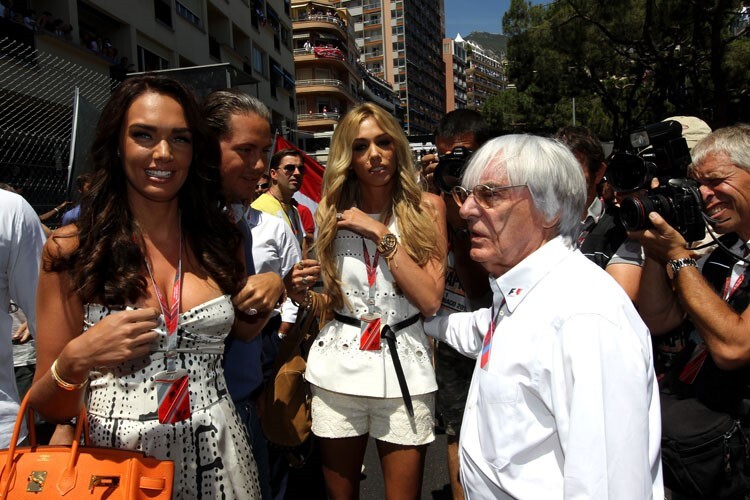 Bernie Ecclestone in Monaco mit seinen Töchtern Tamara (links) und Petra