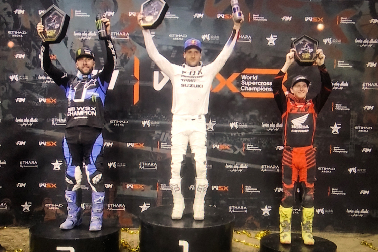 Ken Roczen auf dem Grand-Prix-Podium in Abu Dhabi