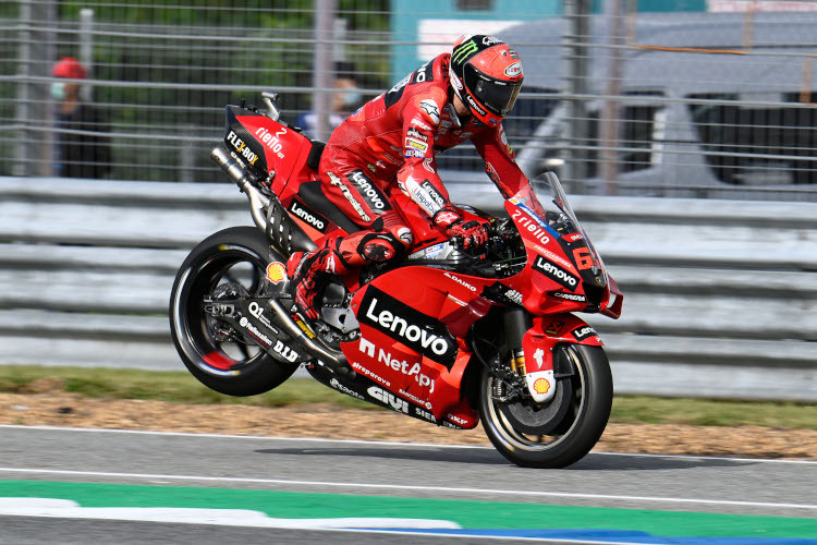 Pecco Bagnaia freute sich über die Fortschritte am Freitag