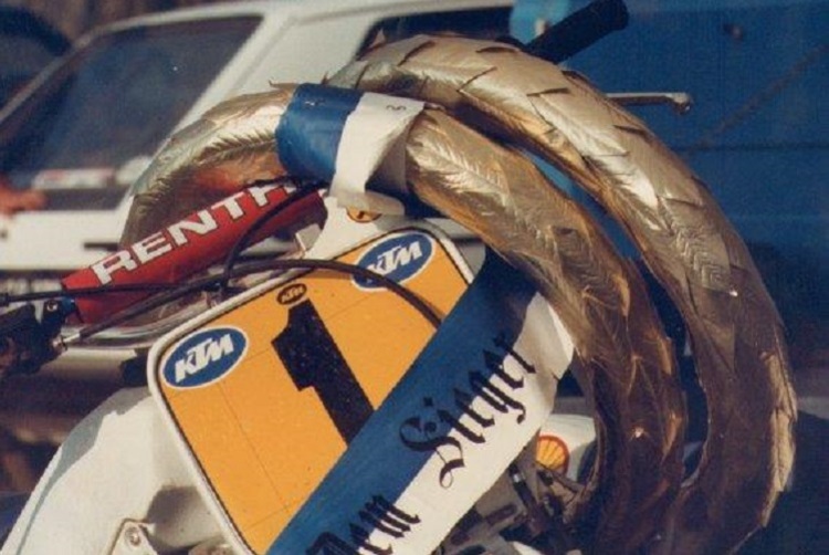 Schon 1984: Renthal-Lenker, damals noch mit Mittelstrebe, am Weltmeister-Motorrad von Heinz Kinigadner