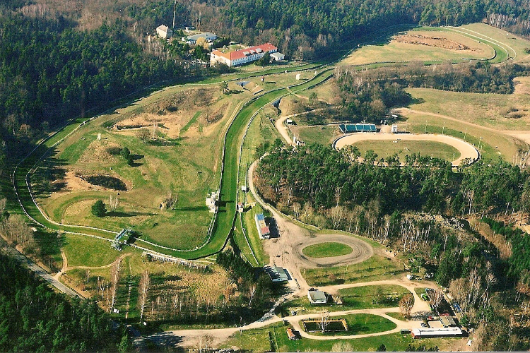 Das Motodrom in Teterow ist herrlich in die Landschaft eingebettet