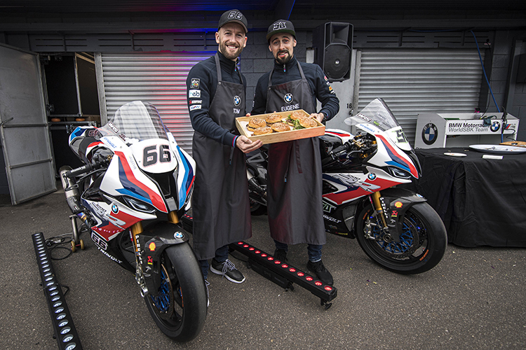 BMW fragt sich: Tom Sykes (li.) oder Eugene Laverty?