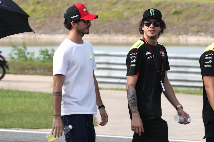 Pecco Bagnaia besichtigt den Chang International Circuit mit Markenkollege Marco Bezzecchi