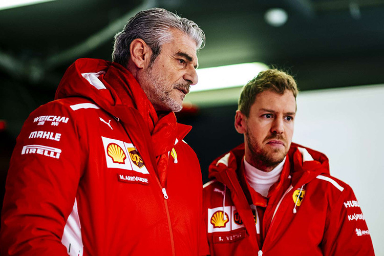 Ferrari-Teamchef Maurizio Arrivabene und Sebastian Vettel