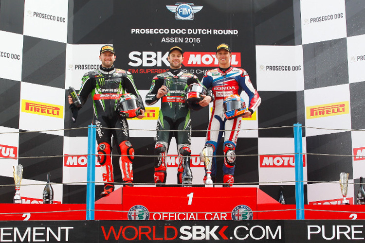 Das Podest des zweiten Laufs: Tom Sykes, Jonathan Rea und Michael van der Mark (v.l.)