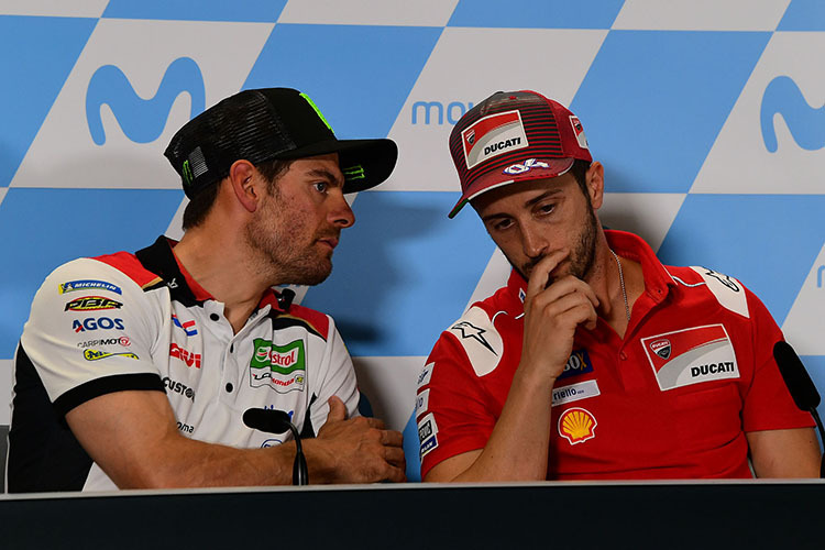 Cal Crutchlow blickt neidisch auf die Ducati von Andrea Dovizioso