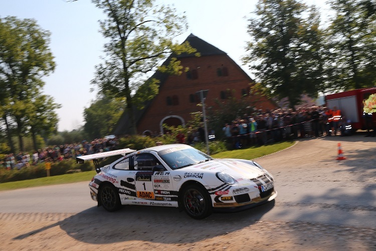 Der Meister Ruben Zeltner in seinem Porsche 911