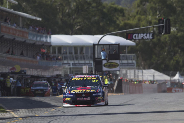 Casey Stoner vor der Box in Adelaide