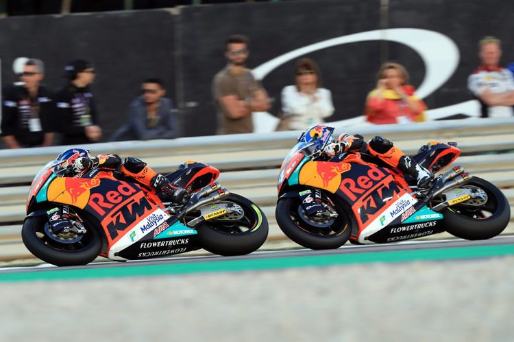 Die KTM-Piloten Brad Binder (links) und Miguel Oliveira