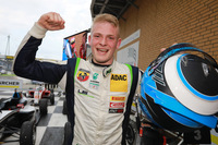 Erster Sieg für Julian Hanses in der ADAC Formel 4
