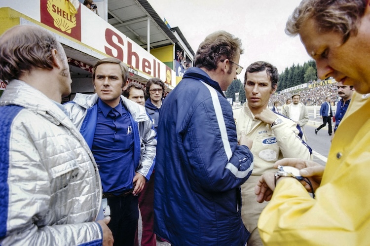24 Stunden von Spa 1971, Neerpasch und Kranefuss noch bei Ford vereint (beide links im Bild). Rechts: ihr Pilot Dieter Glemser.
